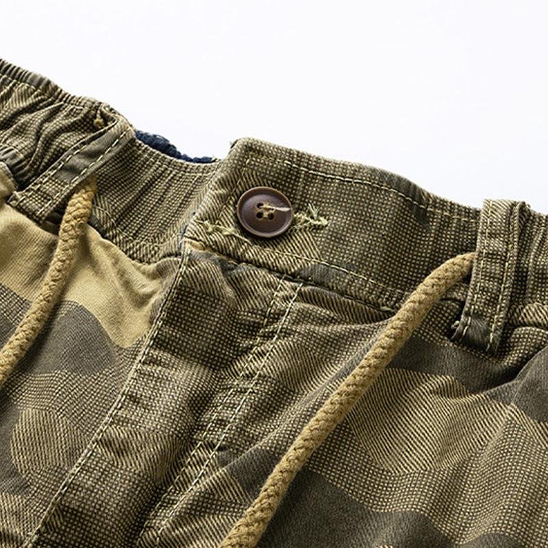 Men's Retro Camouflage Cotton Multi-Pocket Elastic Waist Cargo Shorts 06696407M