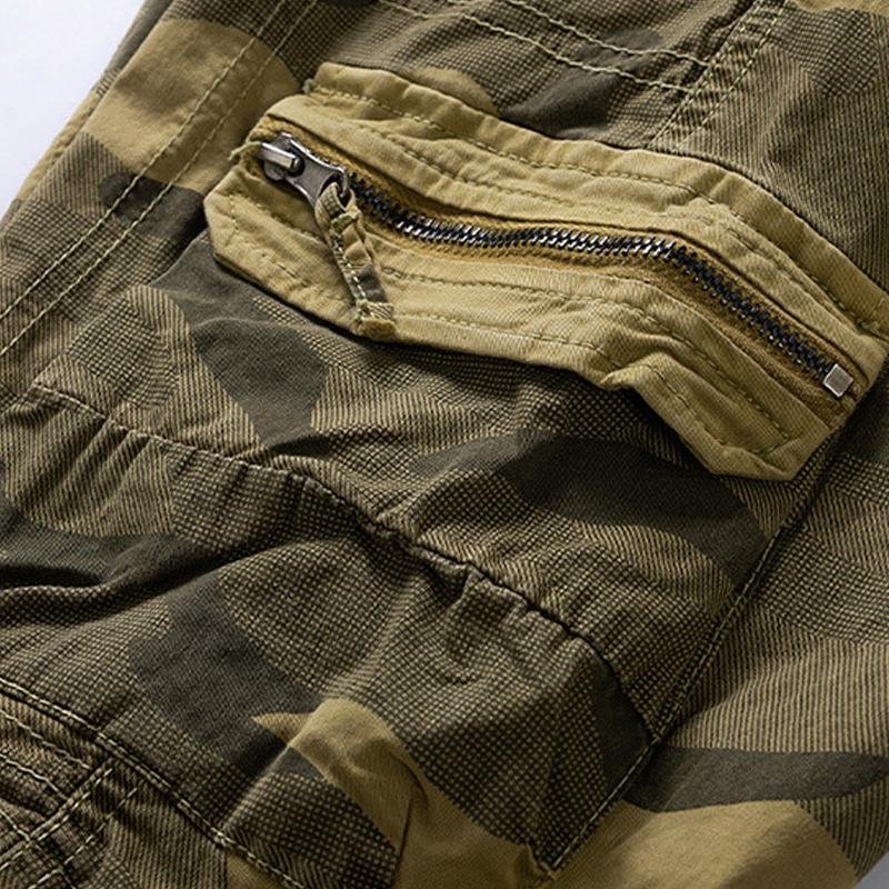 Men's Retro Camouflage Cotton Multi-Pocket Elastic Waist Cargo Shorts 06696407M